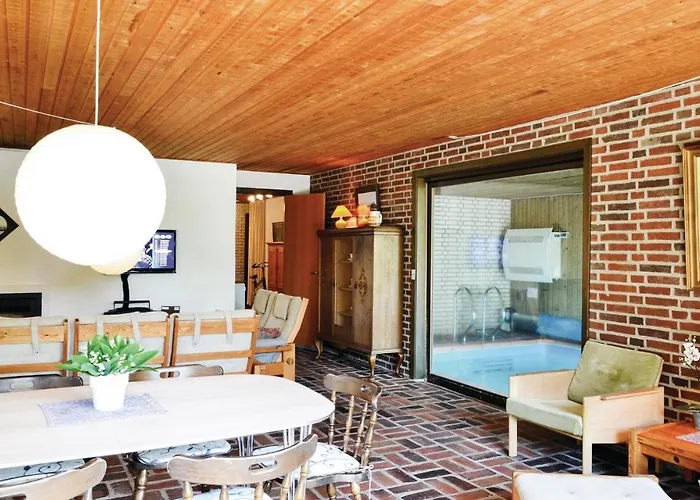 1 Apartment *